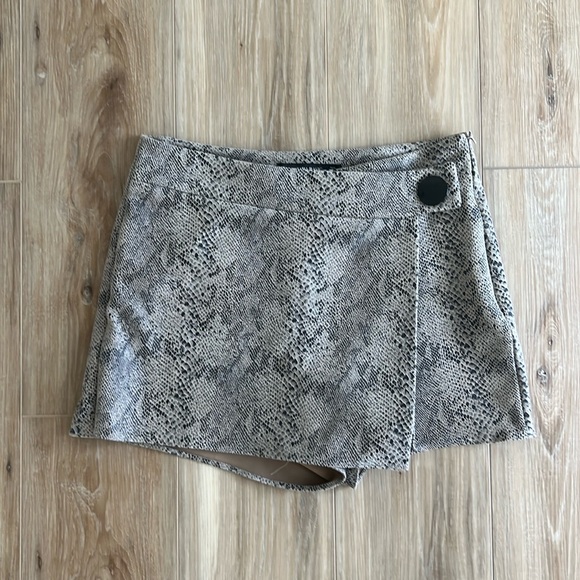 Zara snakeskin skort - Picture 1 of 3